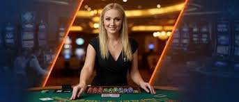 Pengguna menikmati taruhan sportsbook dan casino gaming melalui perangkat ponsel